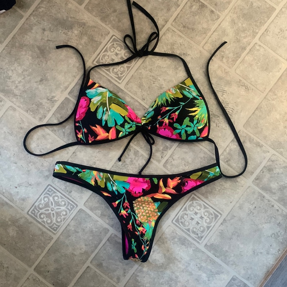 Body glove thong bikini size medium